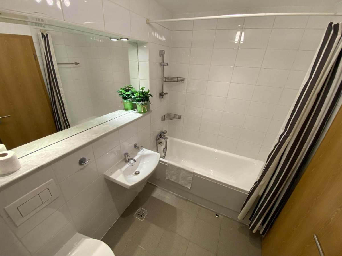 Green Apartment 214 With Private Parking Bükreş Dış mekan fotoğraf
