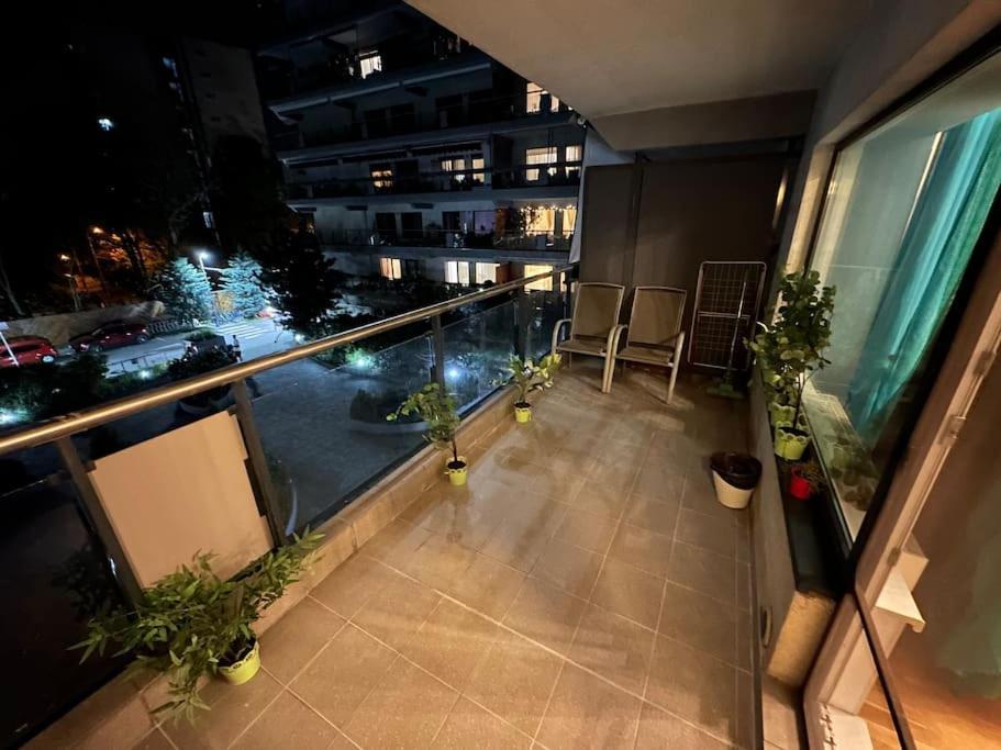 Green Apartment 214 With Private Parking Bükreş Dış mekan fotoğraf