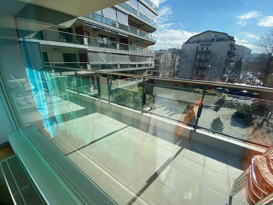Green Apartment 214 With Private Parking Bükreş Dış mekan fotoğraf